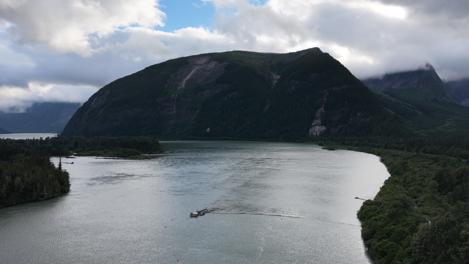 Cover Image for Skeena River 洄游鱼类自动监测平台已顺利完工