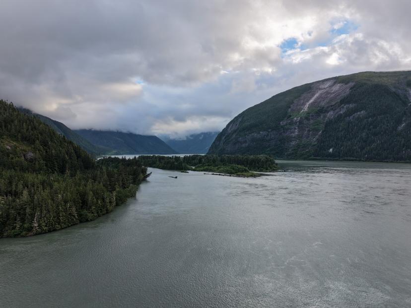 layout:row Skeena River 河段全景